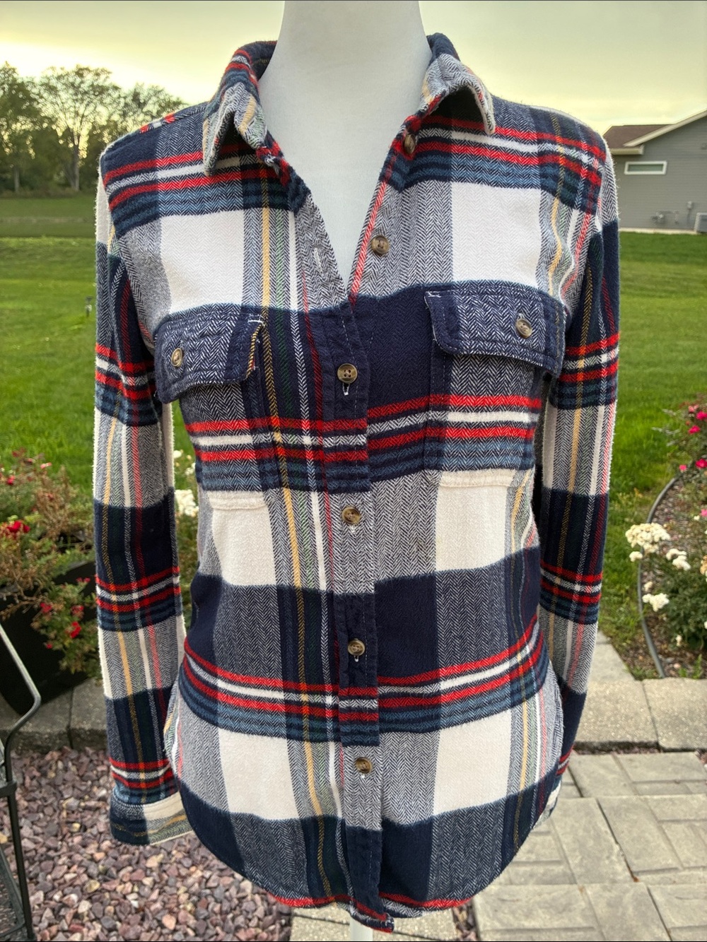 American Eagle Soft Plaid Button-Up Shirt XXS